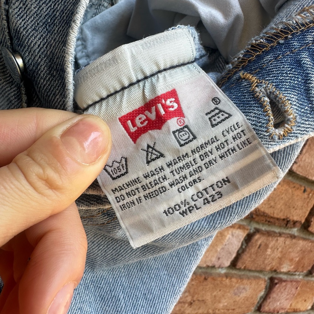 Very Ripped Levi’s Jeans - Picture 11 of 12
